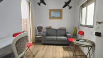 Sala d'estar de Apartament en venda en  Madrid Capital amb Aire condicionat i Moblat
