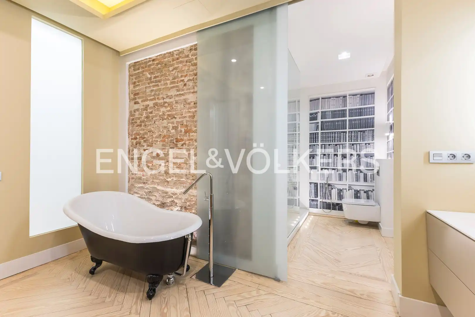 Badezimmer von Wohnung zum Verkauf in Madrid mit Klimaanlage, Heizung und Parkett