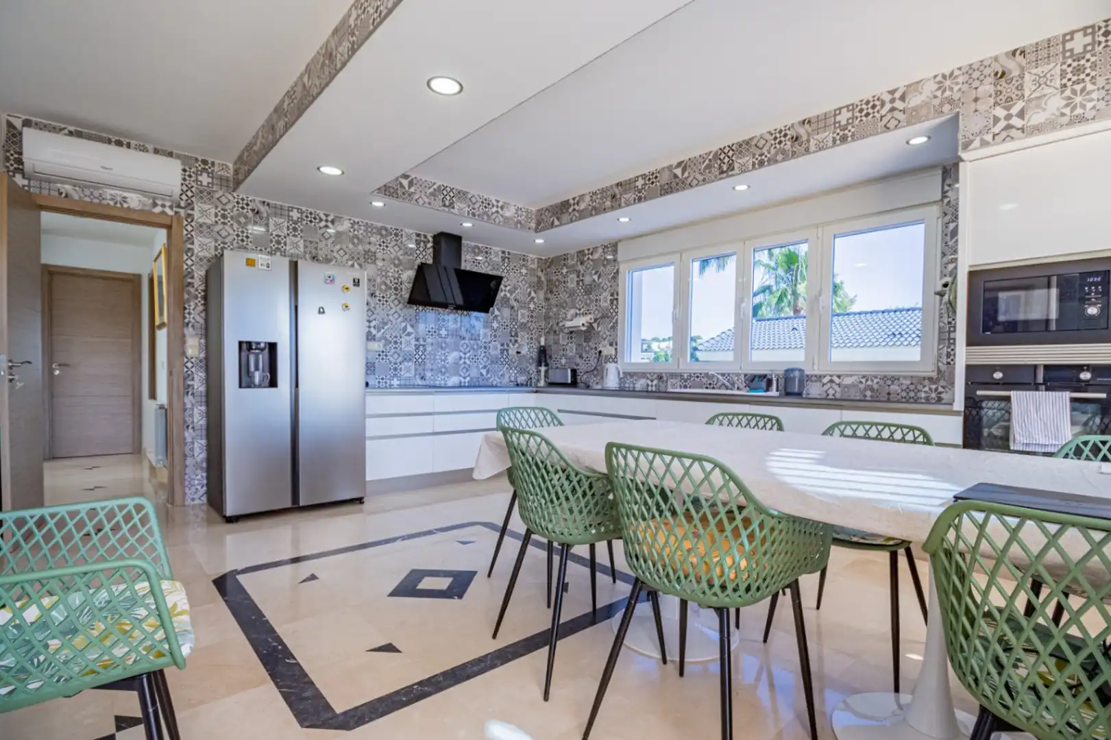 Cocina de Casa o chalet en venta en L'Alfàs del Pi con Aire acondicionado, Calefacción y Jardín privado