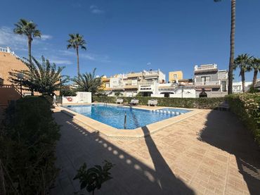 Casa con piscina en venta en Orihuela Costa