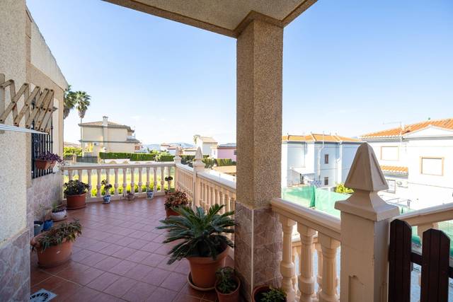 Casa-chalet en Venta en Calle Retama, 2 en Cúllar Vega