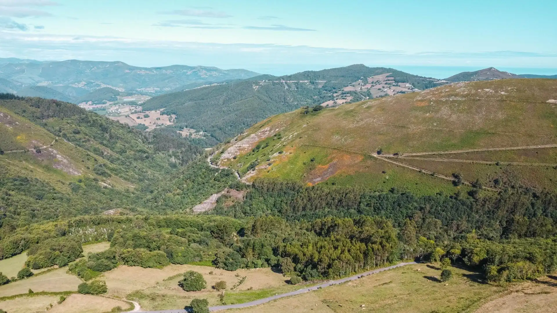 Vista exterior de Casa o xalet en venda en Valdés - Luarca amb Calefacció, Jardí privat i Terrassa