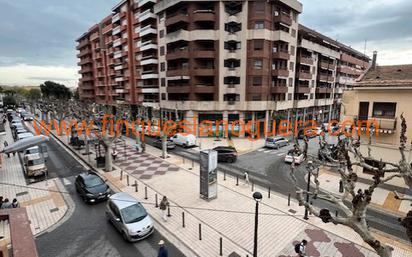 Vista exterior de Pis en venda en Balaguer amb Balcó