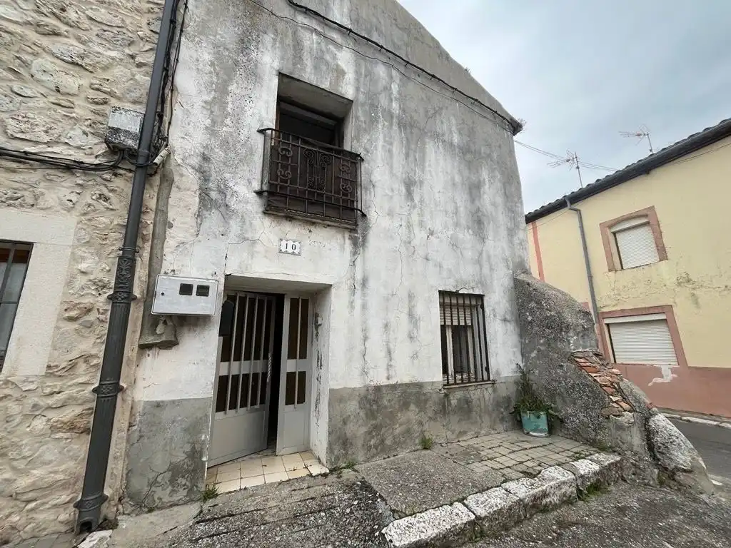 Vista exterior de Casa o chalet en venta en La Parrilla  con Calefacción, Lavadora y Microondas
