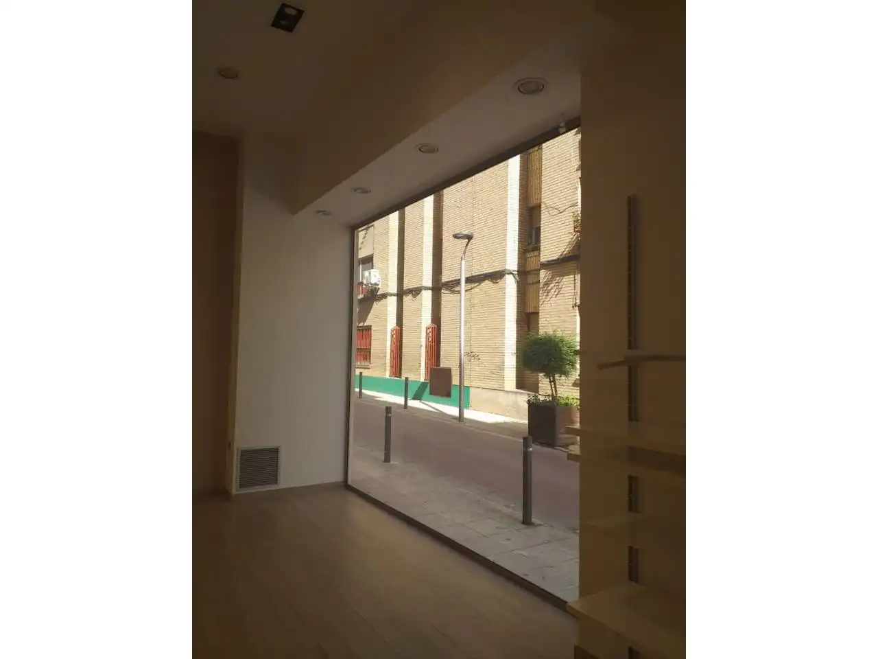 Local comercial de lloguer a Calle RAMON Y CAJAL, imagen 6