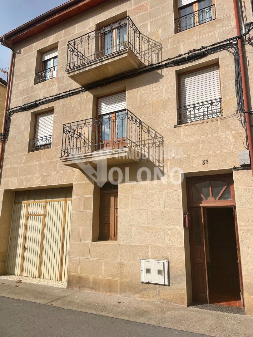 Vista exterior de Pis en venda en Castañares de Rioja amb Calefacció, Parquet i Terrassa