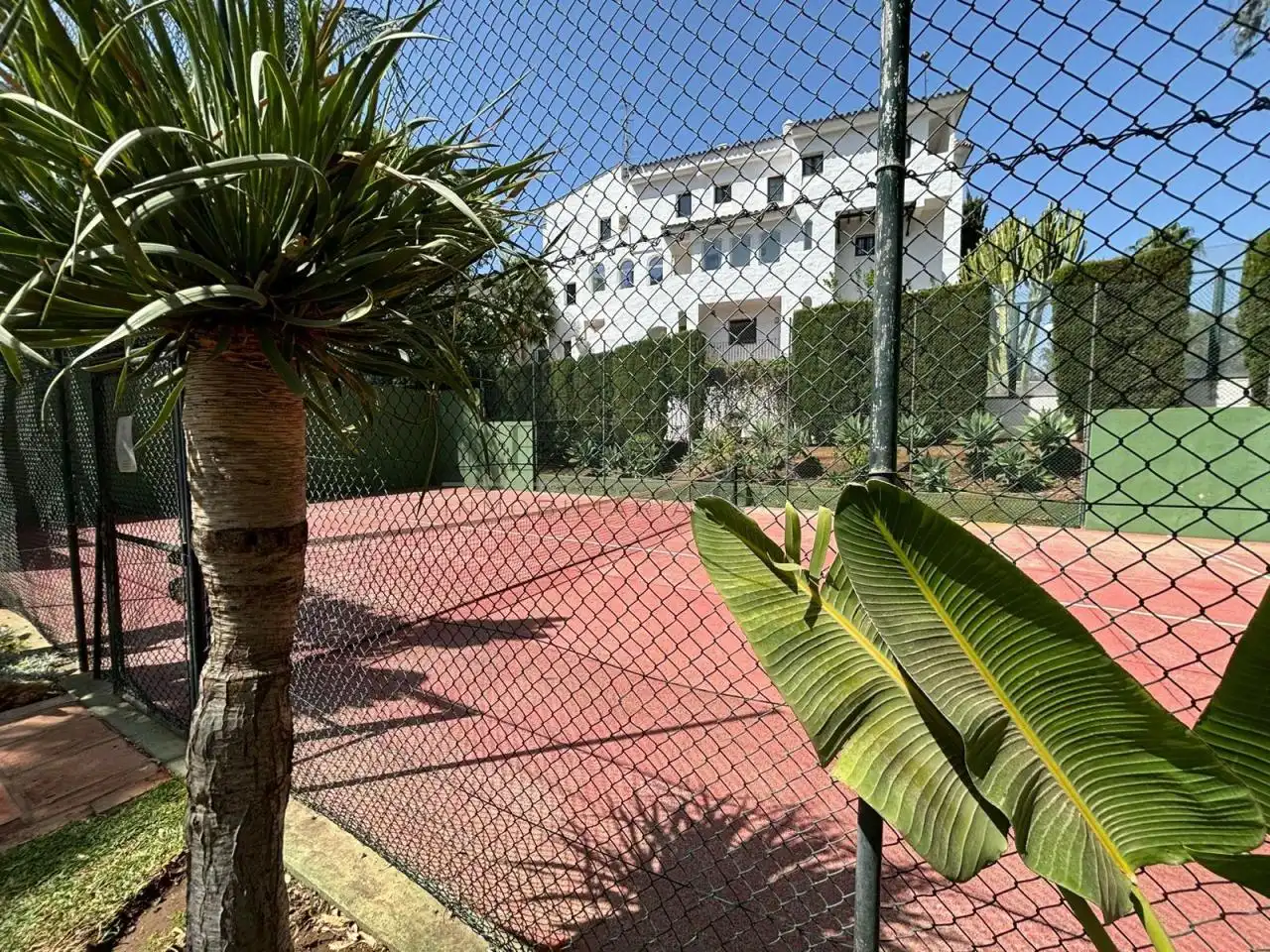Vista exterior de Piso en venta en Nueva Andalucía