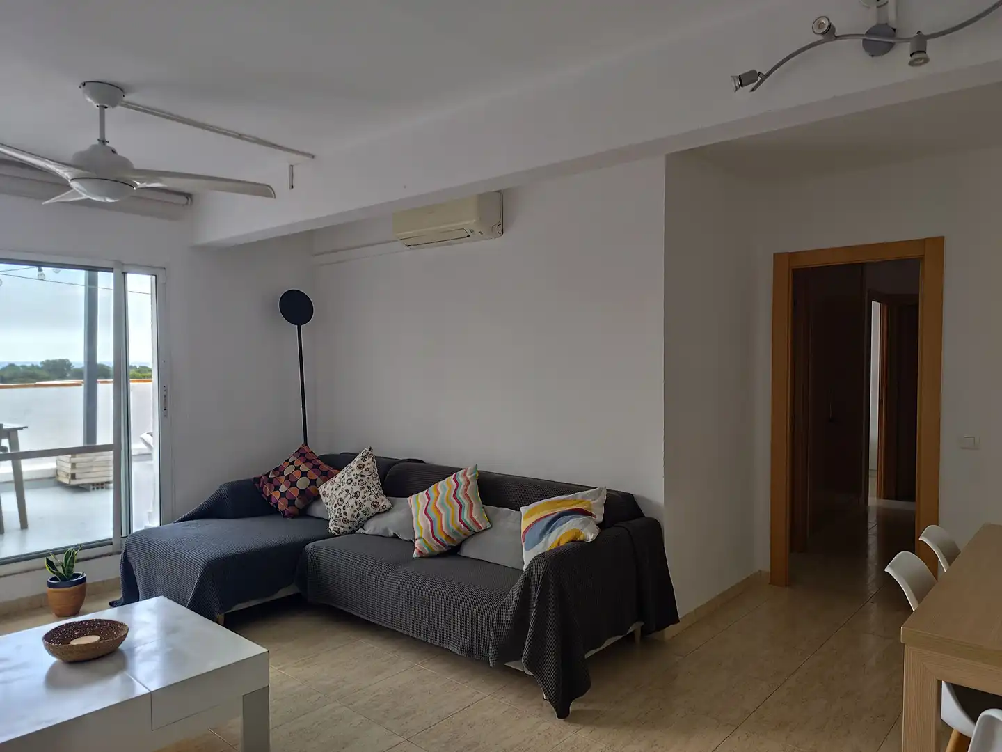 Sala d'estar de Pis en venda en L'Ampolla amb Aire condicionat, Terrassa i Moblat