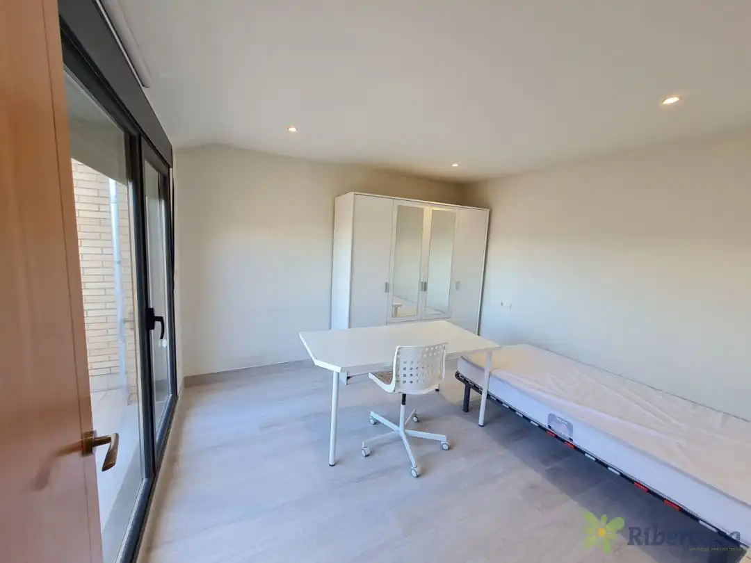 Habitación de Ático en venta en Tudela con Calefacción, Terraza y Balcón