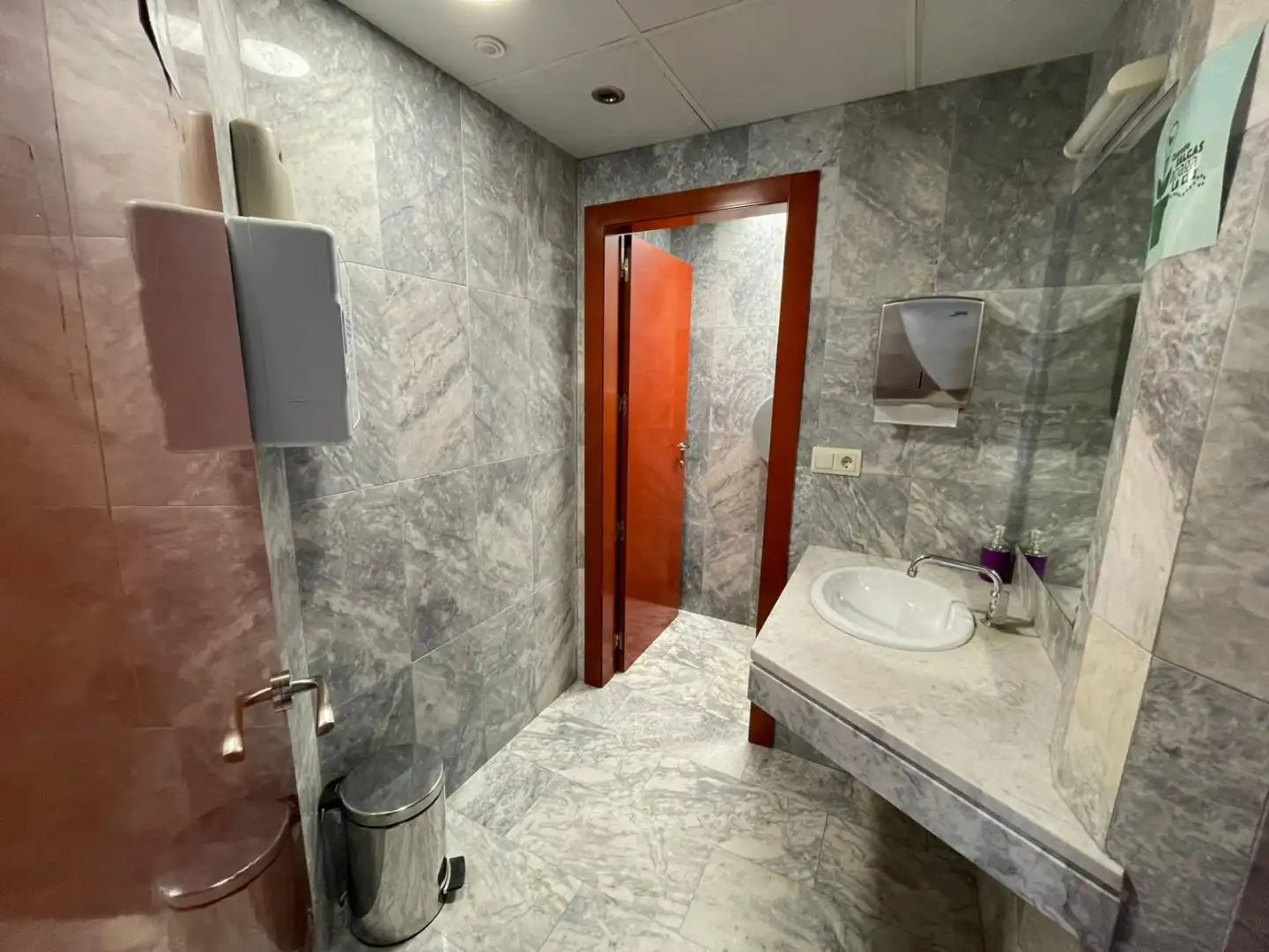 Baño de Oficina de alquiler en Murcia con Aire acondicionado, Calefacción y Terraza