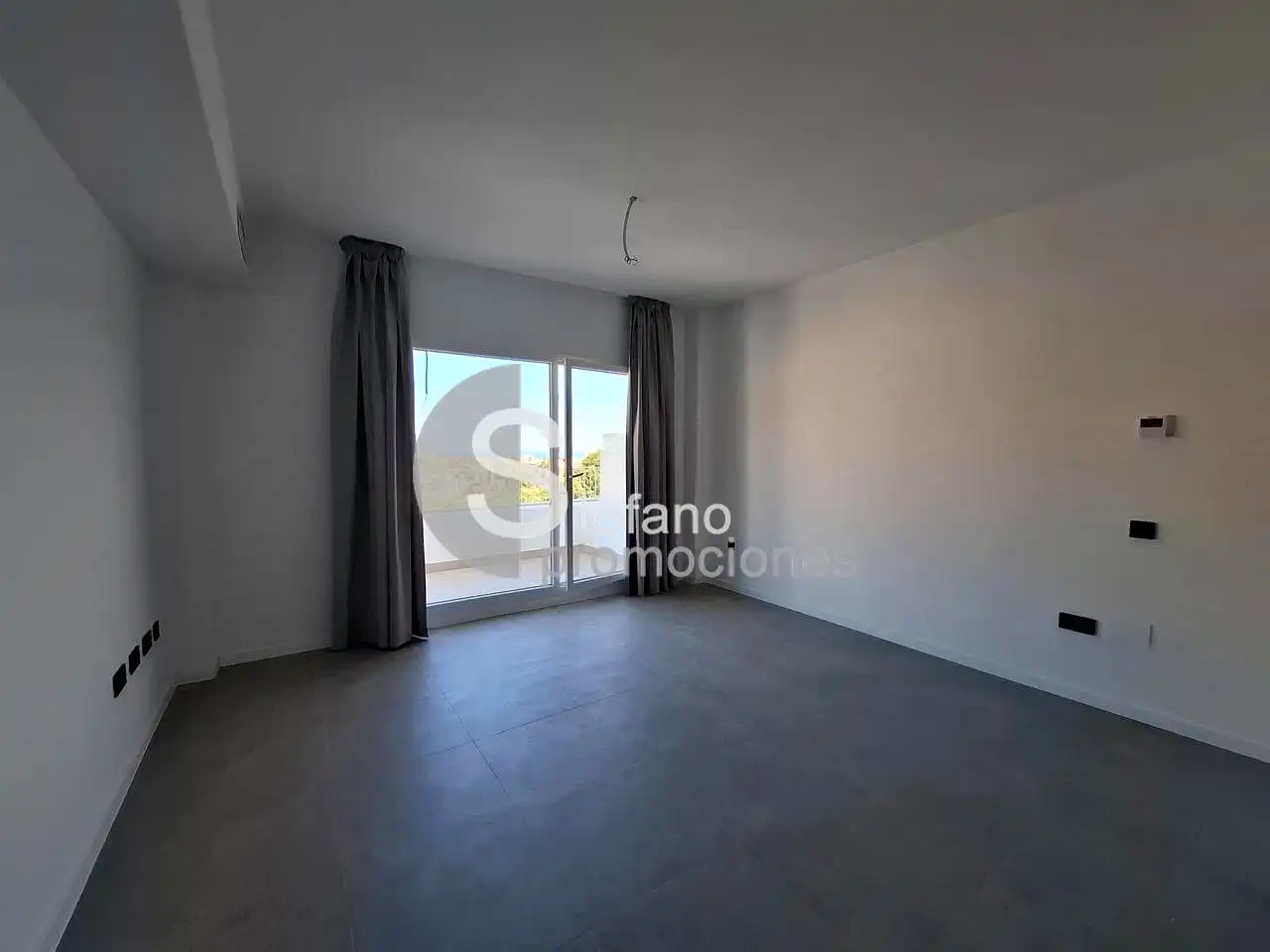 Habitación de Piso de alquiler en Fuengirola con Aire acondicionado, Terraza y Trastero