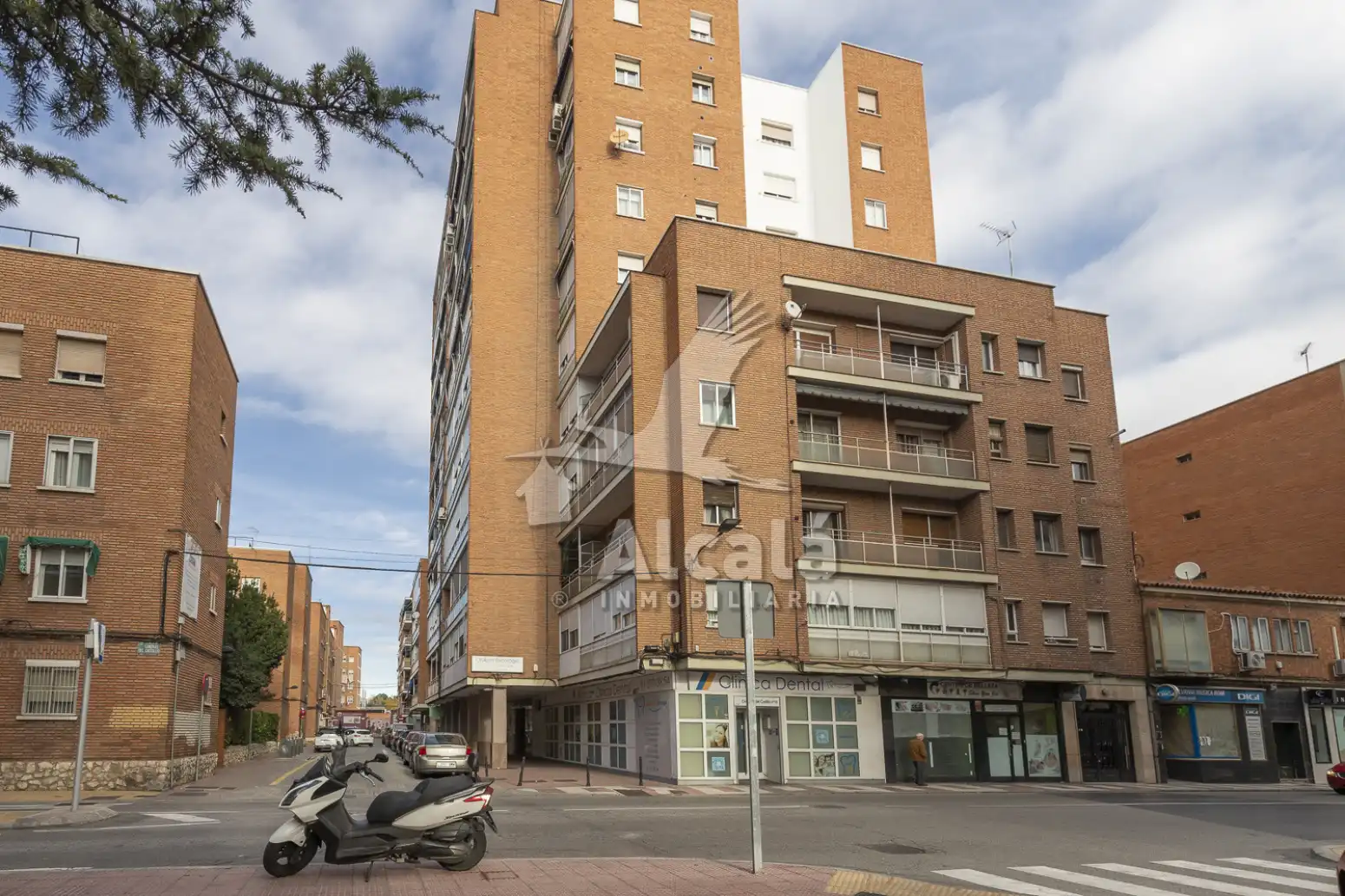 Vista exterior de Piso en venta en Alcalá de Henares con Calefacción y Terraza