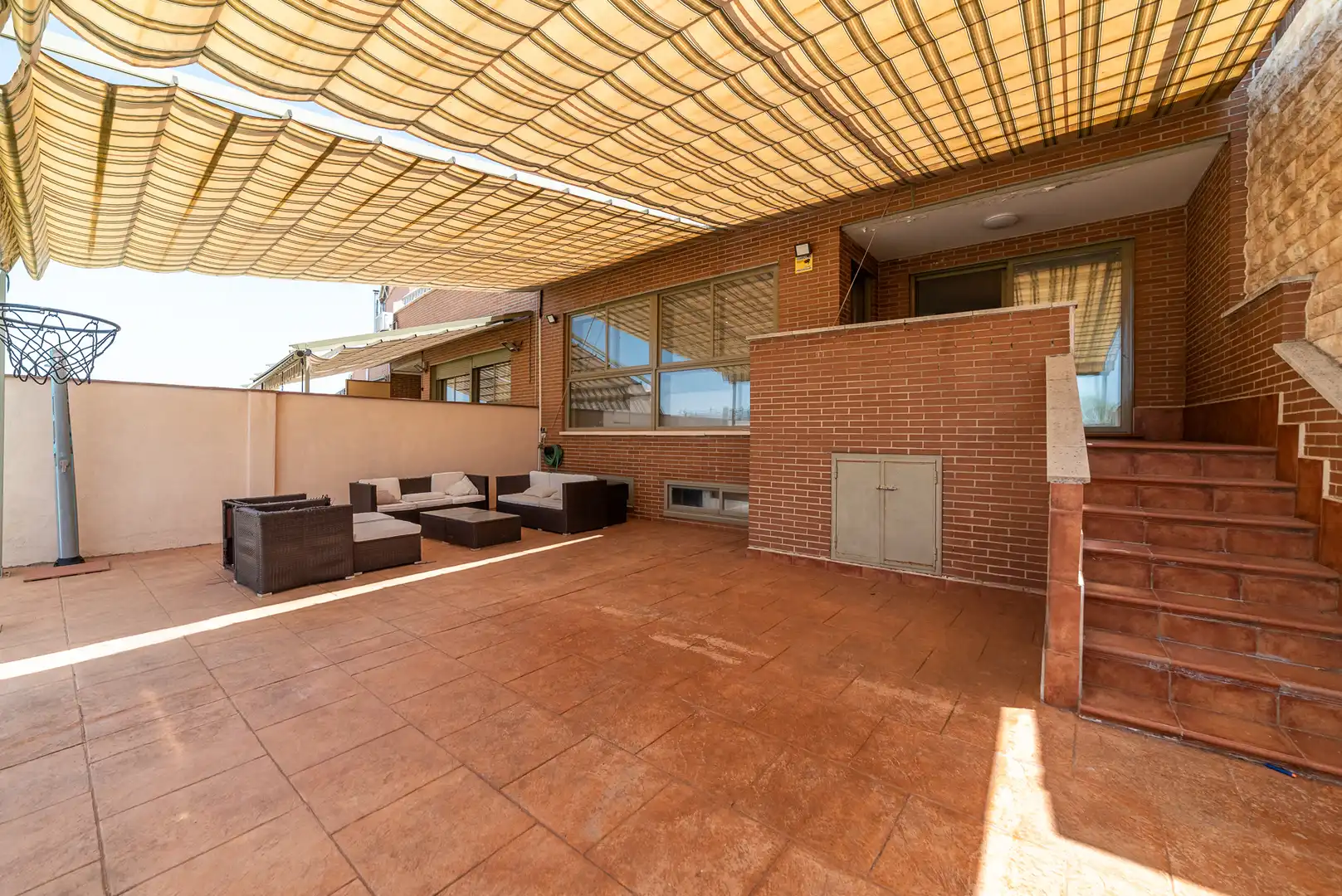 Terrassa de Casa o xalet en venda en Arroyomolinos (Madrid) amb Aire condicionat, Calefacció i Jardí privat