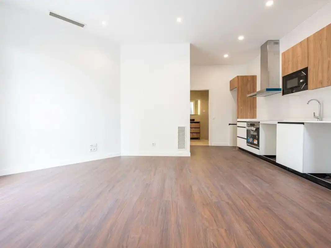 Sala d'estar de Planta baixa en venda en Madrid amb Calefacció