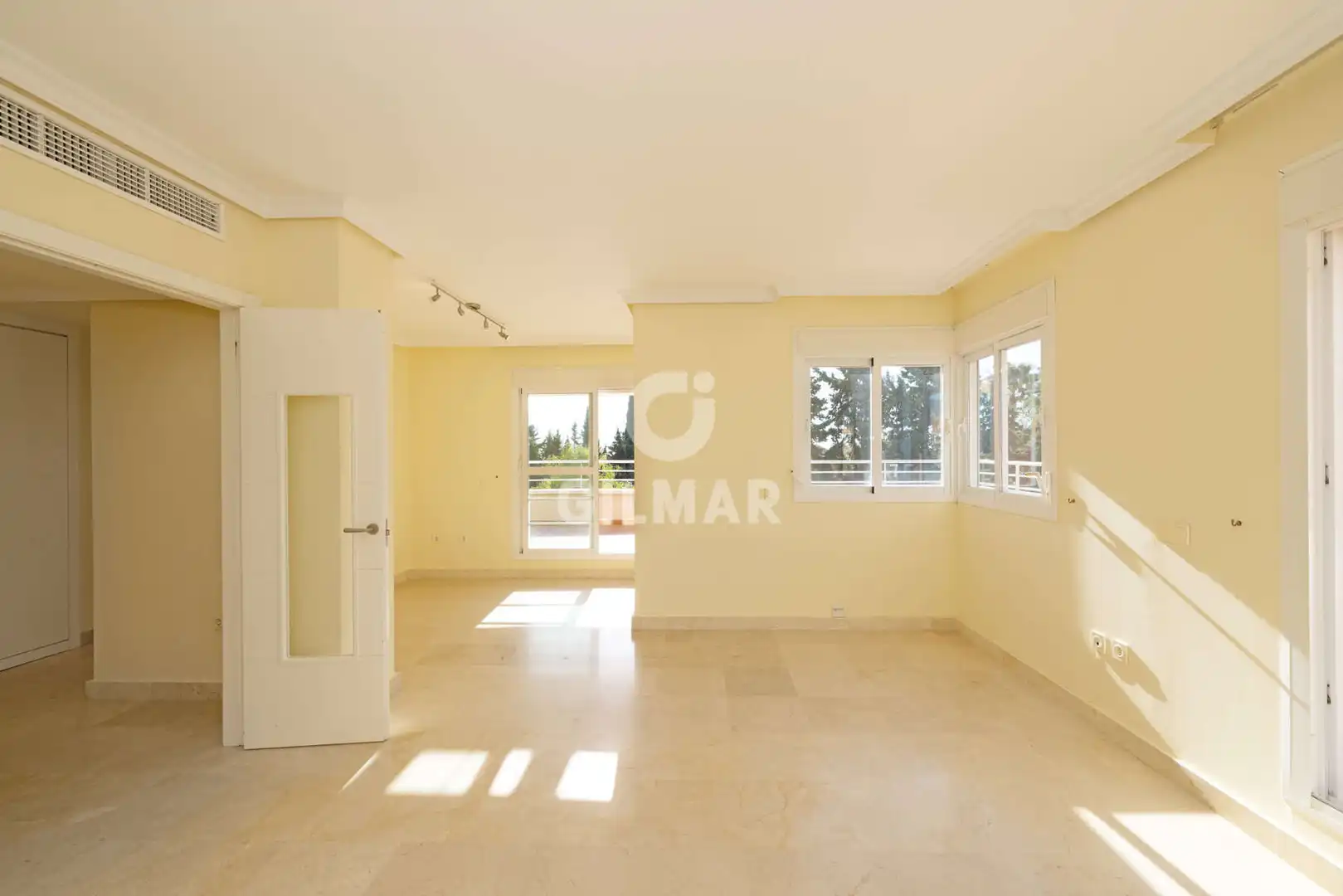 Habitación de Dúplex en venta en Estepona con Calefacción, Jardín privado y Piscina