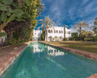 Jardí de Casa o xalet en venda en Estepona amb Aire condicionat, Terrassa i Piscina