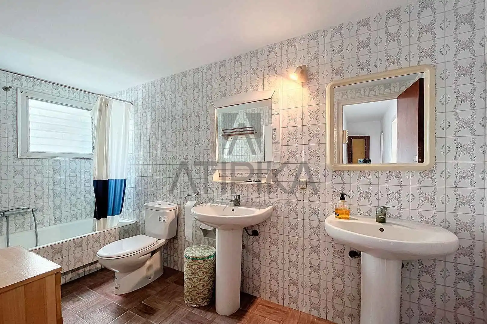 Bathroom of Flat for sale in Castelldefels  with Terrace, Storage room and Oven