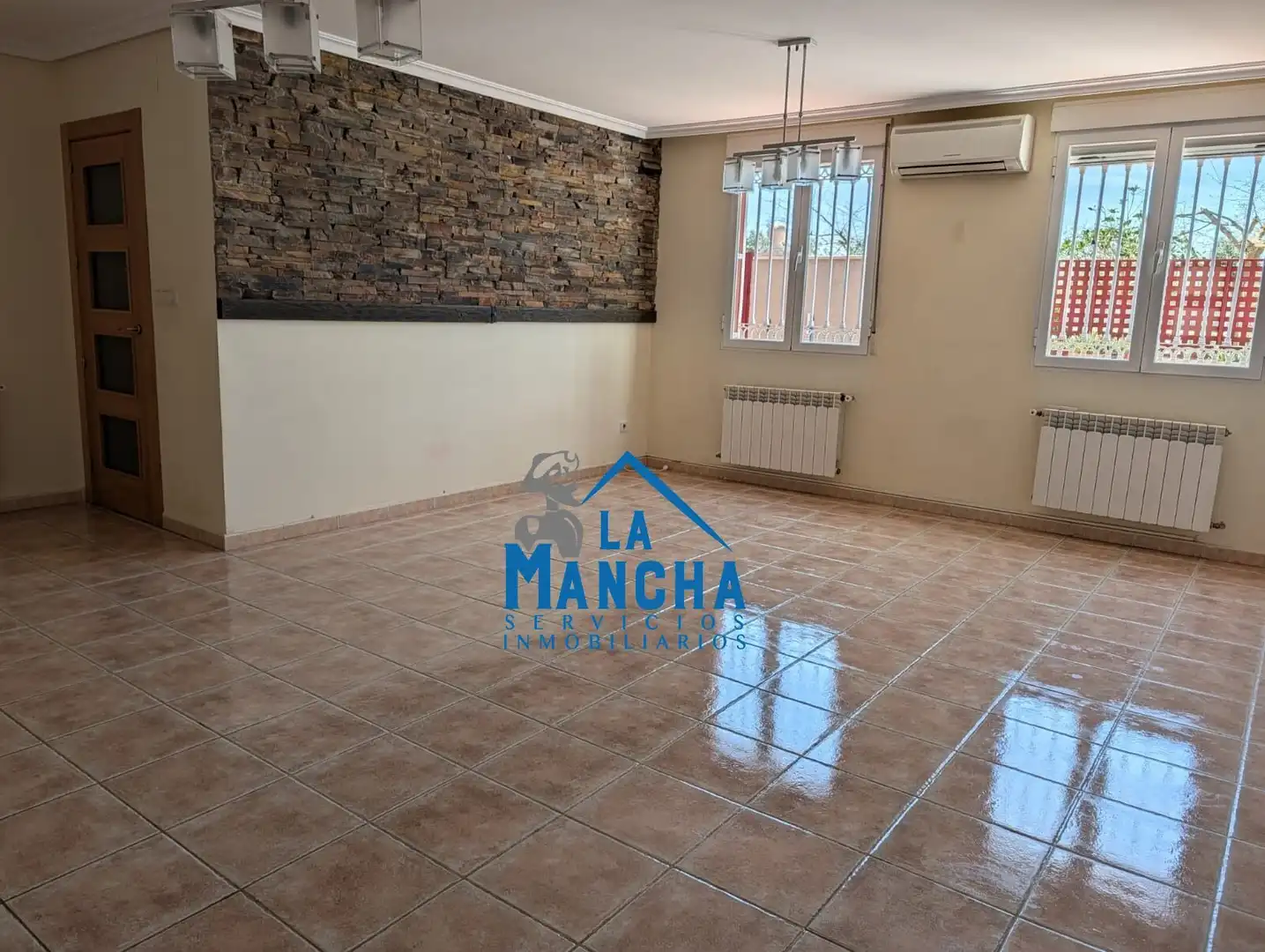 Sala de estar de Casa adosada en venta en La Gineta con Calefacción, Trastero y Balcón