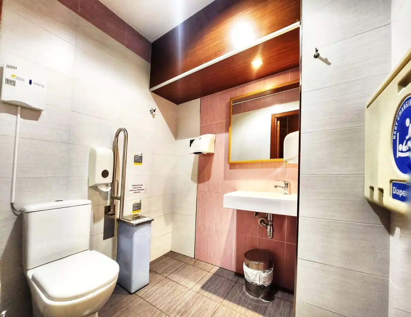 Bathroom of Commercial properties for sale in Pontevedra Capital   with Air Conditioner
