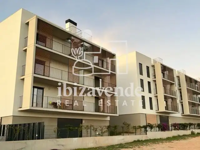 Außenansicht von Wohnung zur Miete in Santa Eulària des Riu mit Klimaanlage, Heizung und Terrasse