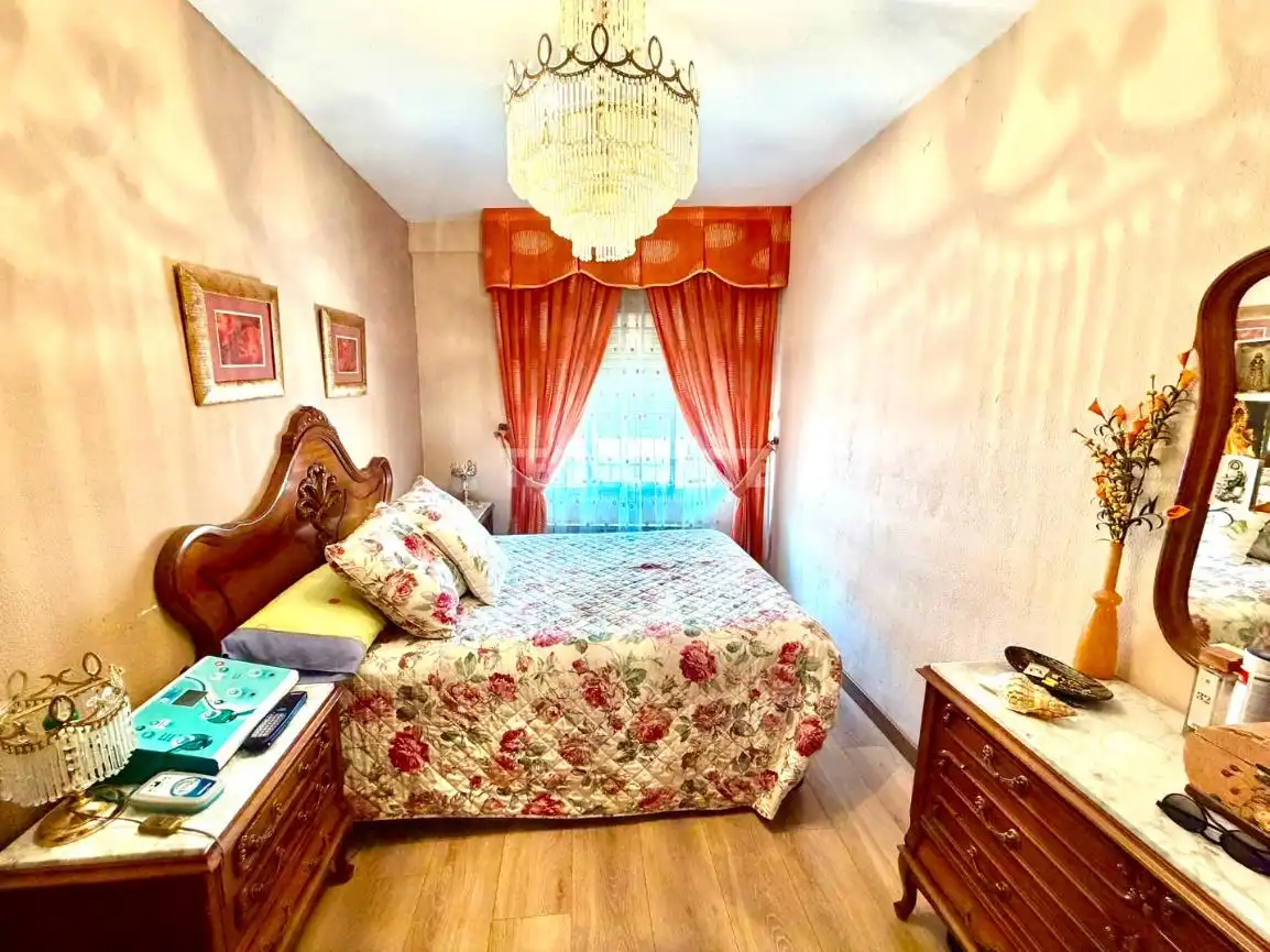 Bedroom of Flat for sale in Madrid