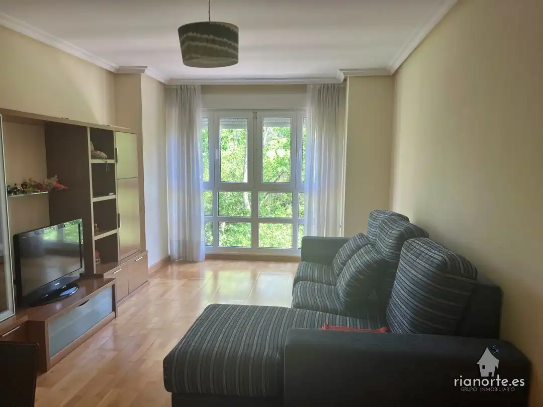 Sala de estar de Piso en venta en Ribadesella con Calefacción, Parquet y Trastero