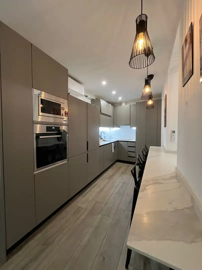 Kitchen of Flat for share in Madrid  with Air Conditioner, Furnished and Oven