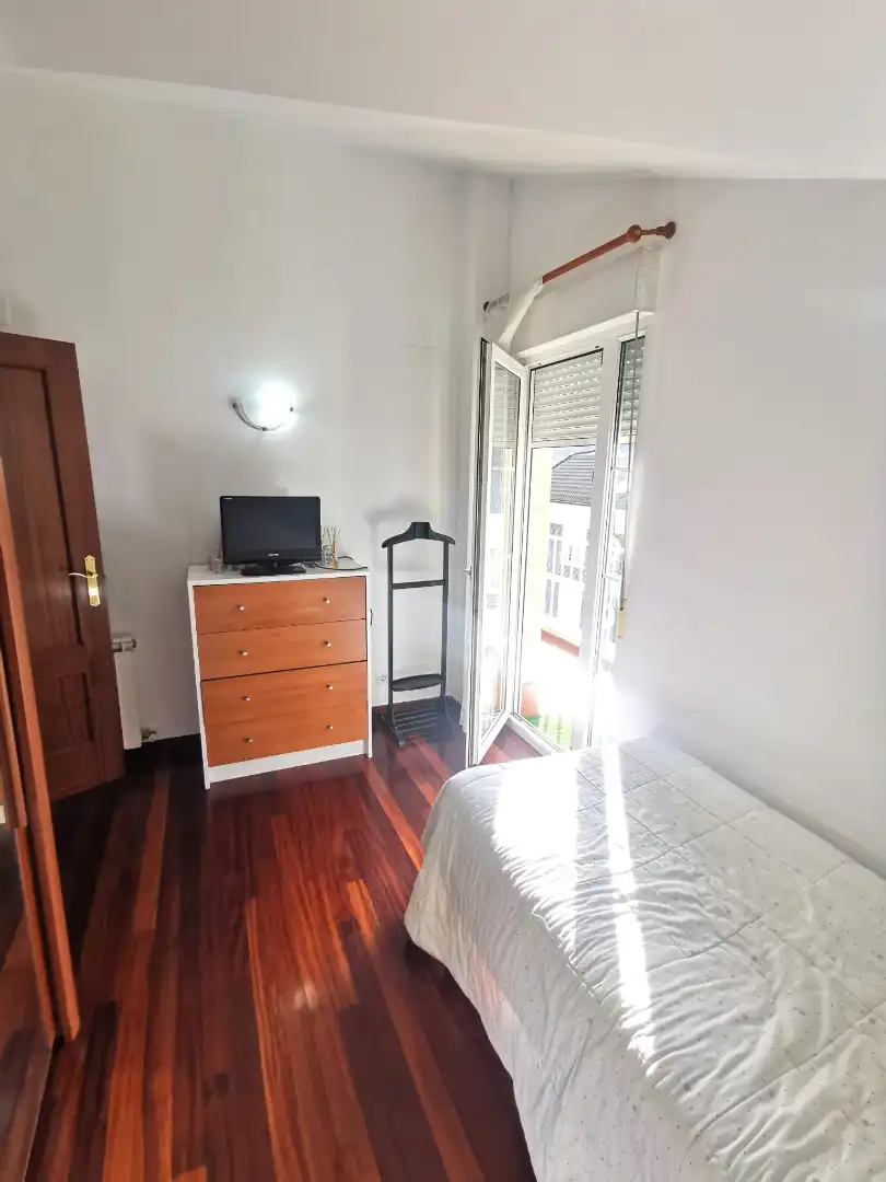 Habitación de Ático en venta en Castro-Urdiales con Calefacción, Terraza y Trastero