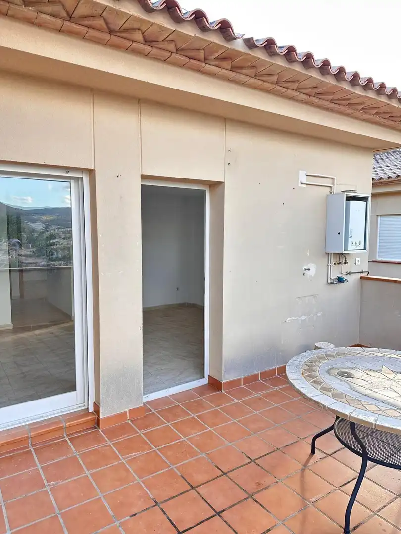Casa adosada en venda en La Nucia amb Jardí privat, Terrassa i Traster