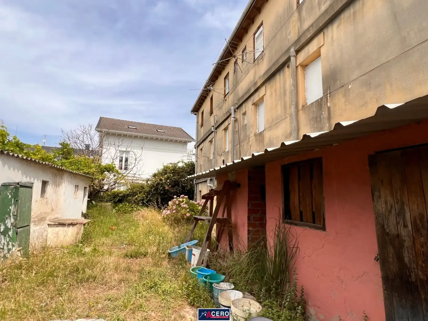 Vista exterior de Casa o xalet en venda en Camargo amb Jardí privat