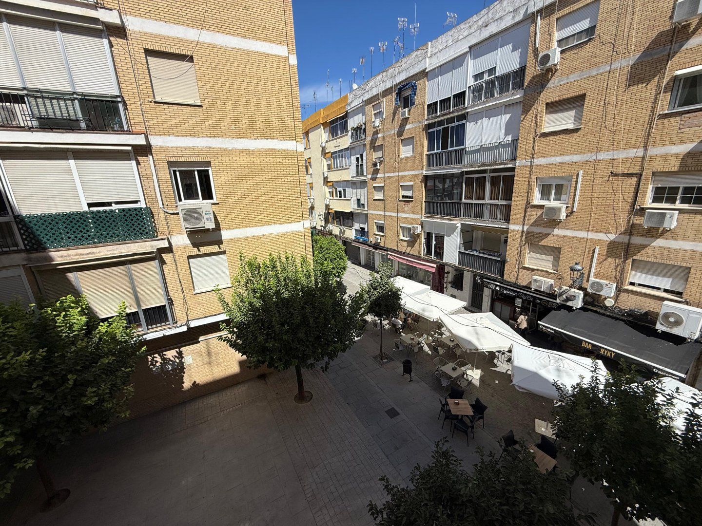 Exterior view of Flat for sale in Castilleja de la Cuesta  with Air Conditioner and Terrace