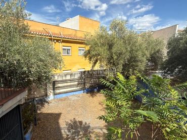 Semi-detached house with garden for sale in La Zubia Ciudad