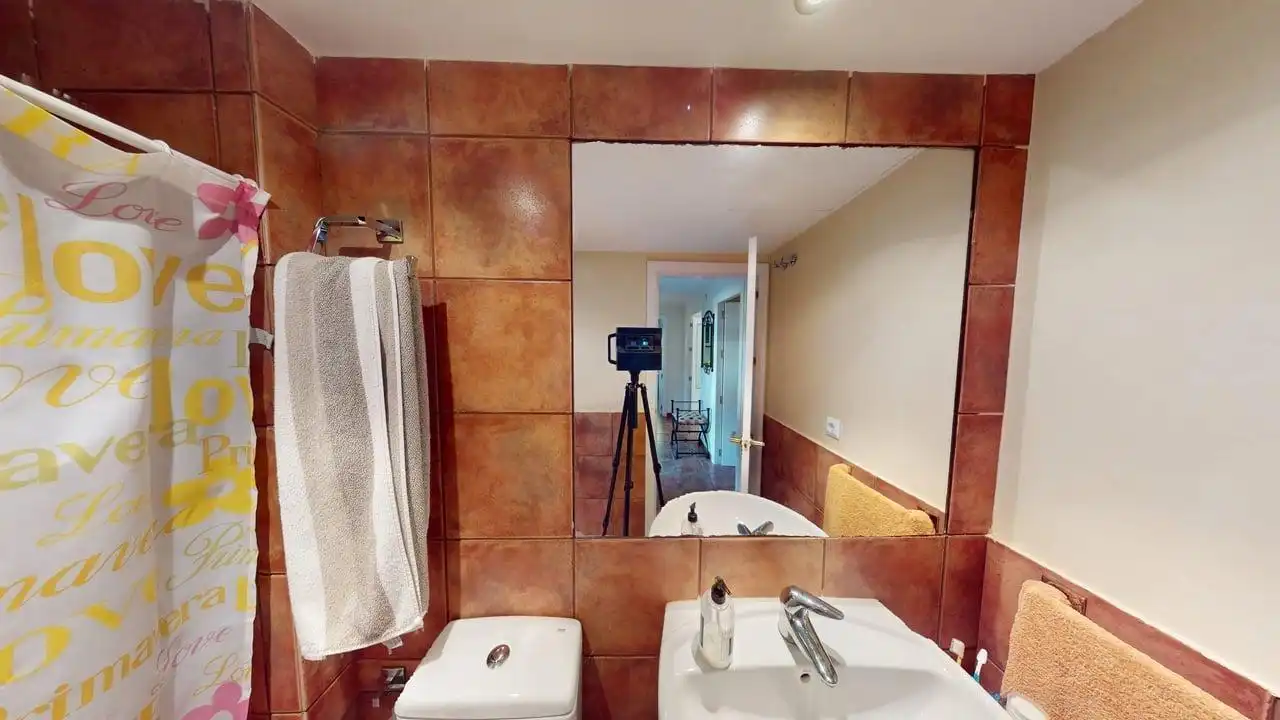 Baño de Casa adosada de alquiler en Guillena con Aire acondicionado, Calefacción y Jardín privado