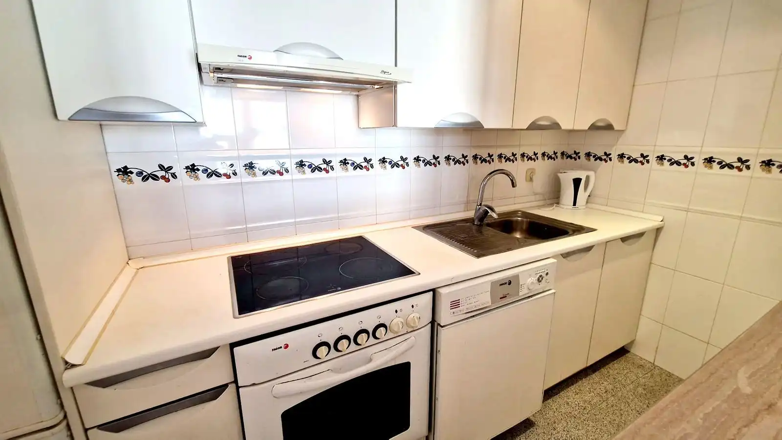 Kitchen of Apartments for sale in Fuengirola  with Air Conditioner and Terrace