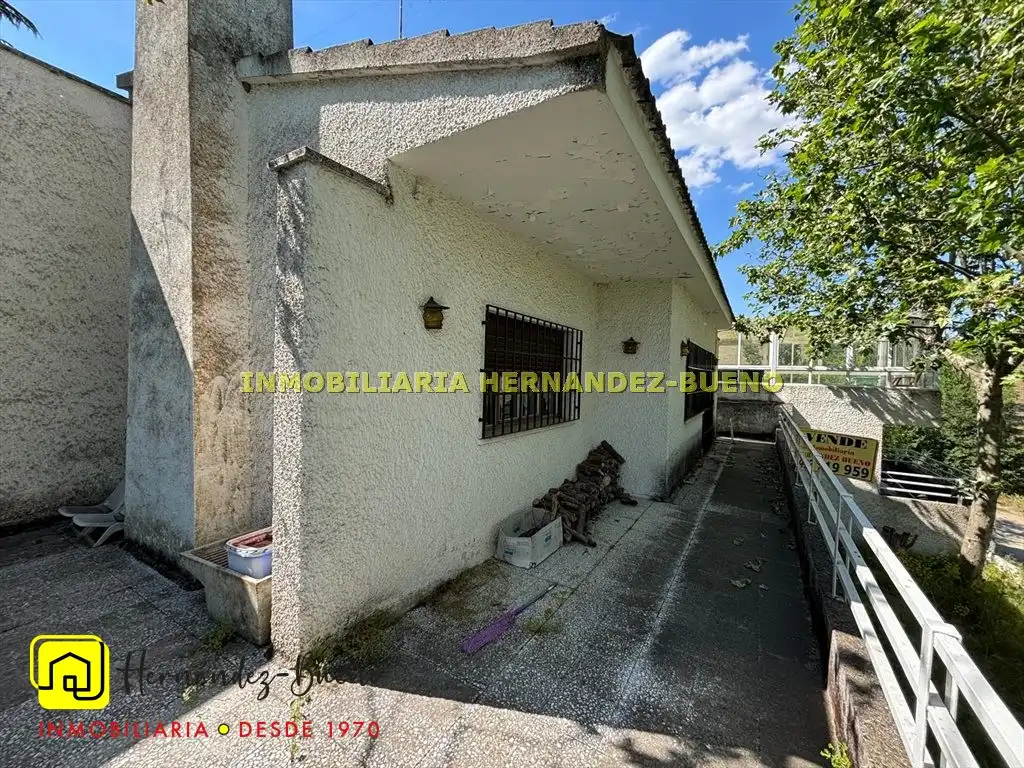 Vista exterior de Casa o xalet en venda en Alba de Tormes amb Jardí privat i Piscina