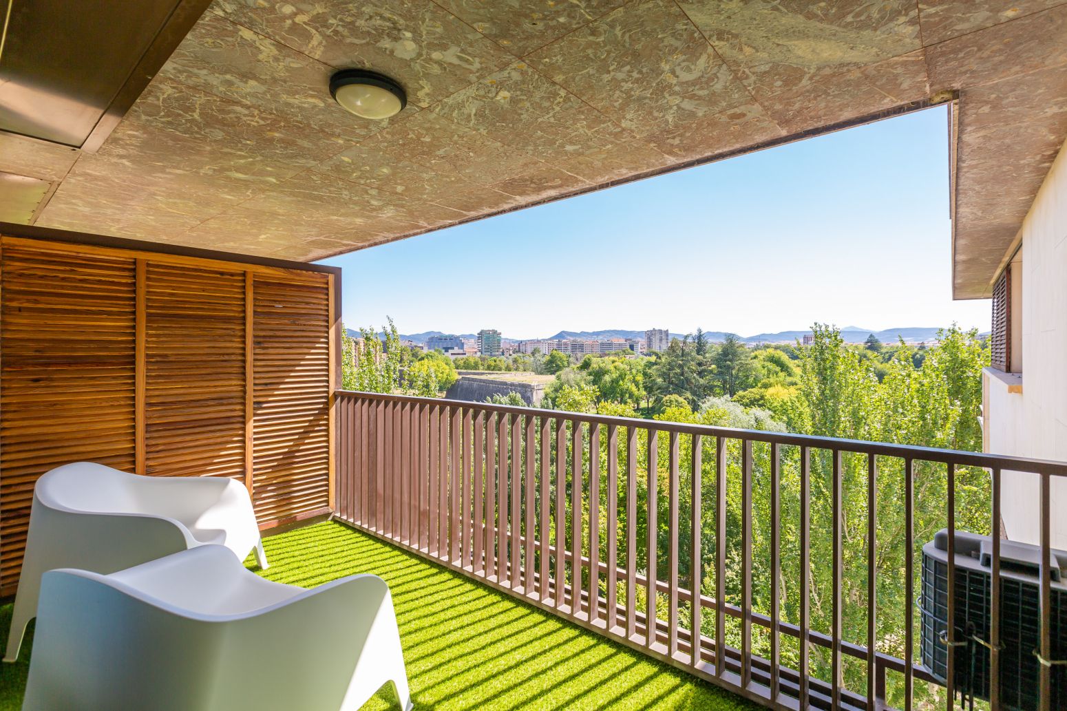 Terrassa de Pis de lloguer en  Pamplona / Iruña amb Aire condicionat, Calefacció i Parquet