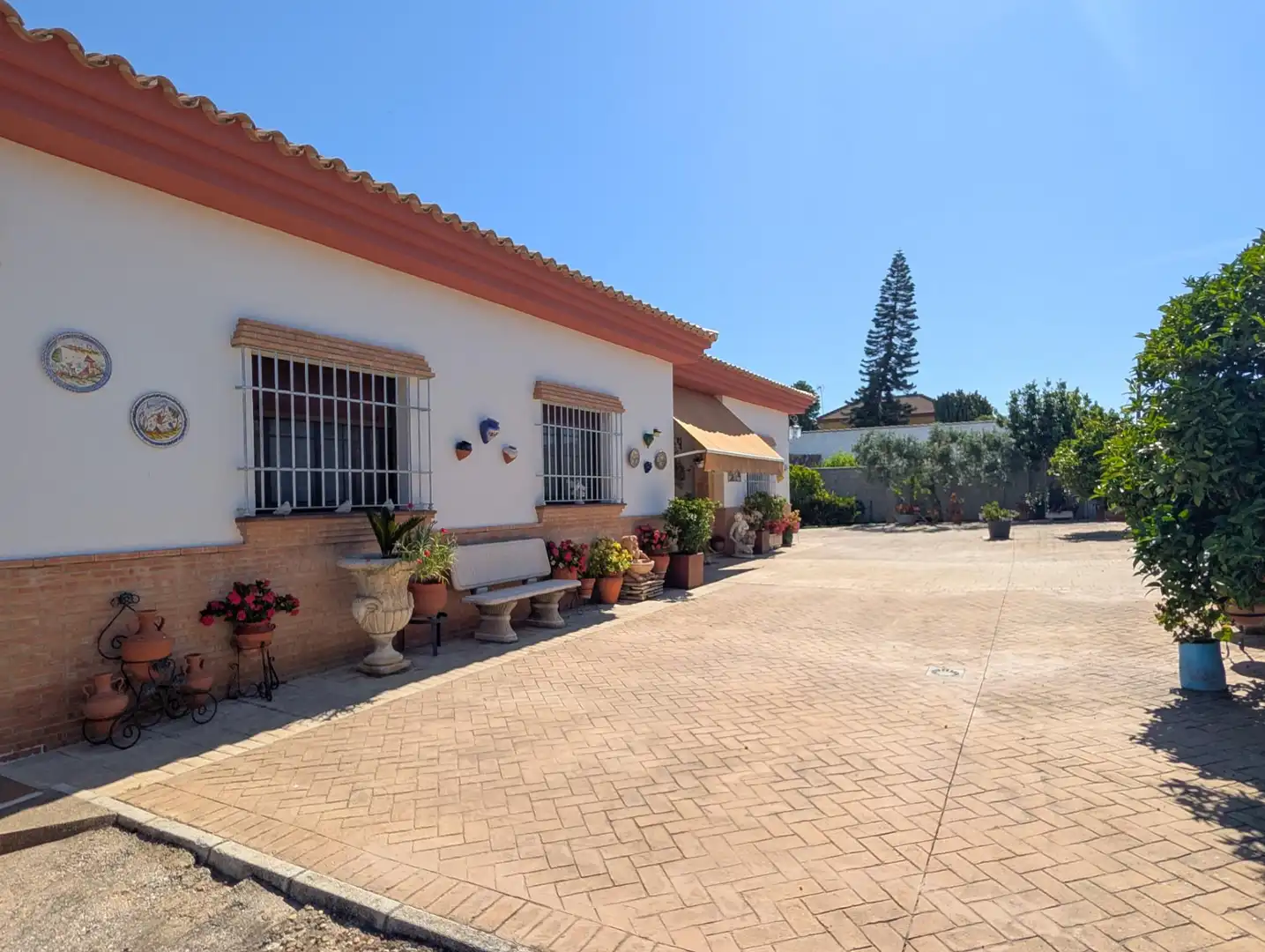 Chalet con piscina en venta en Sanlúcar la Mayor, imagen 3