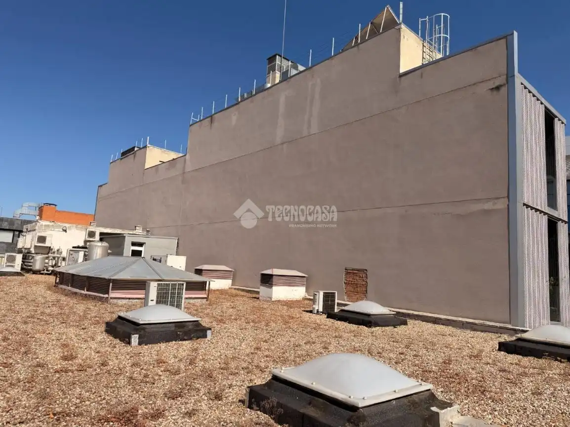 Außenansicht von Gebäude zur Miete in Madrid
