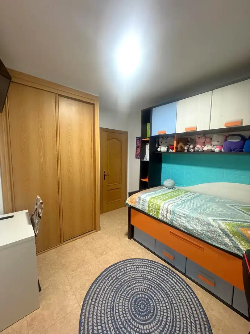 Habitación de Casa adosada en venta en Pozo de Guadalajara con Aire acondicionado, Calefacción y Jardín privado