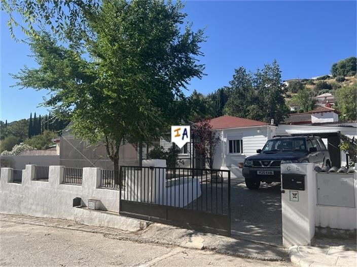Vista exterior de Casa o xalet en venda en Moclín amb Aire condicionat i Piscina