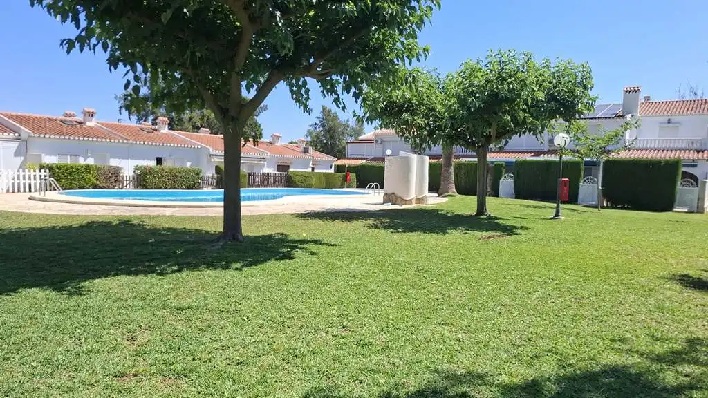 Piscina de Planta baja en venta en Dénia con Aire acondicionado, Terraza y Piscina comunitaria