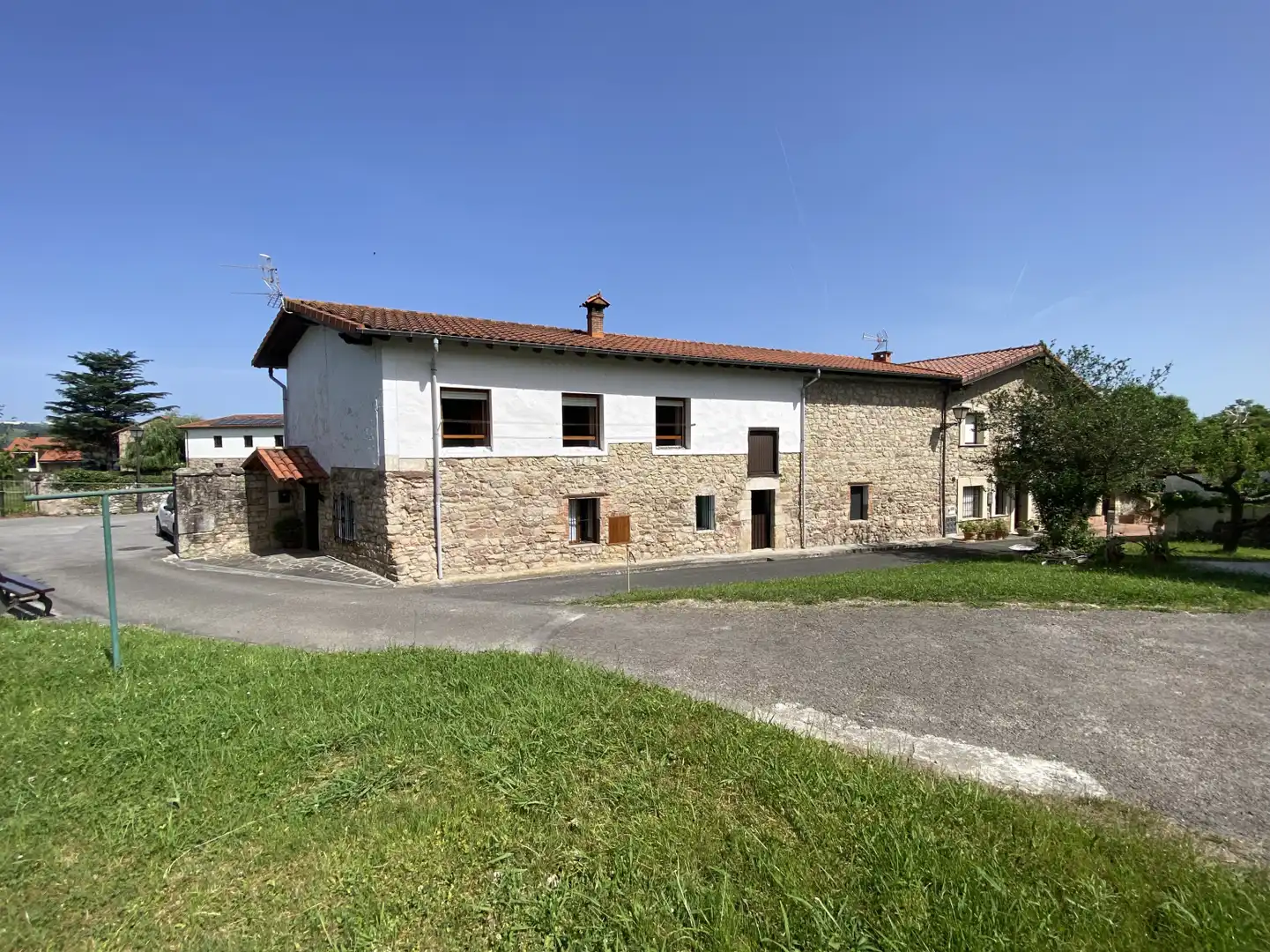 Vista exterior de Casa adosada en venta en Torrelavega  con Jardín privado