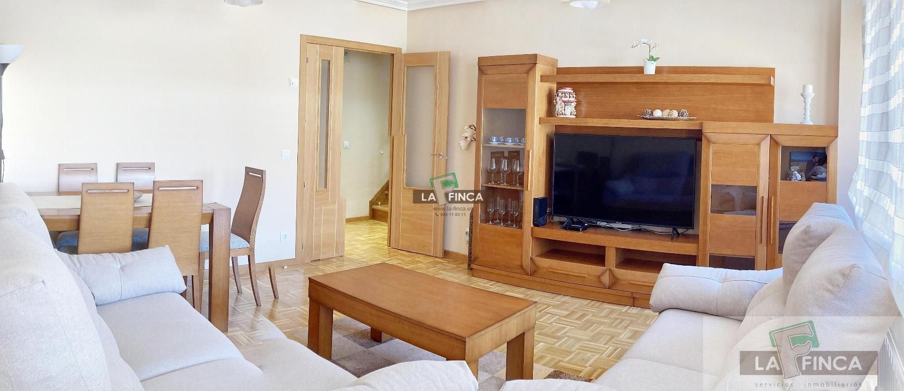 Sala de estar de Dúplex en venta en Llanera con Parquet, Terraza y Trastero