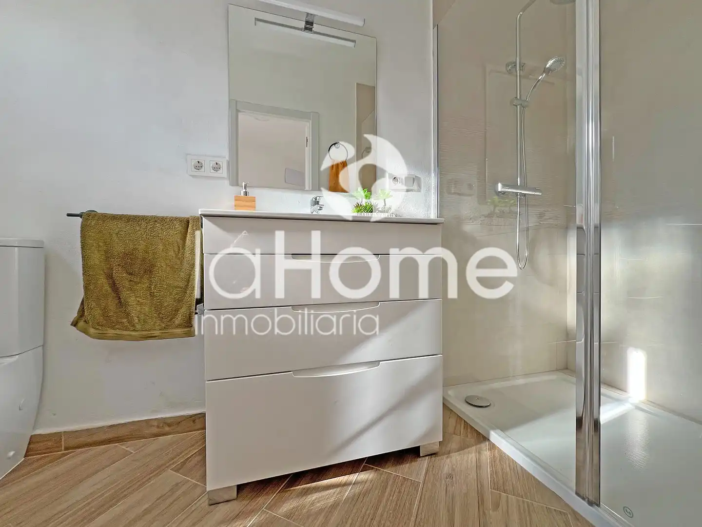 Baño de Casa adosada en venta en Paterna con Aire acondicionado, Terraza y Horno