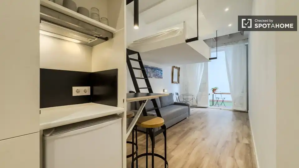 Habitación de Estudio para compartir en L'Hospitalet de Llobregat con Aire acondicionado y Terraza