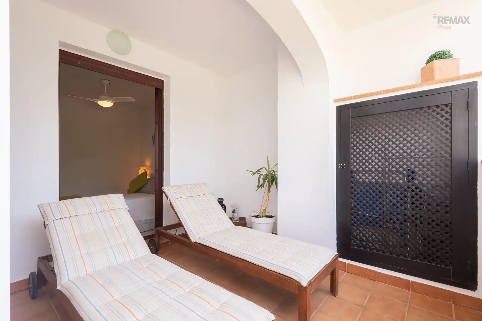 Balcony of Ground floor for sale in Vera  with Air Conditioner, Terrace and Storage room