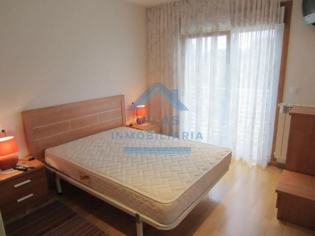 Dormitori de Apartament de lloguer en Santiago de Compostela  amb Calefacció, Traster i Moblat