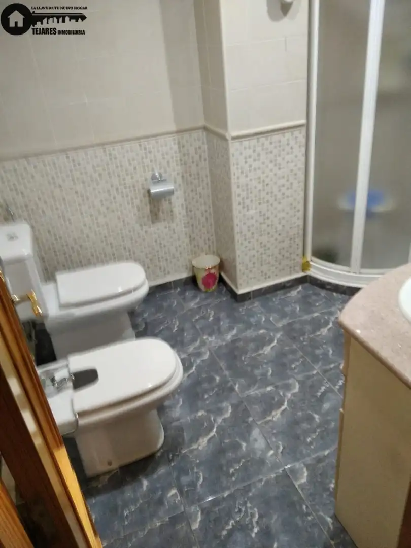 Bany de Pis en venda en Almansa amb Calefacció i Balcó