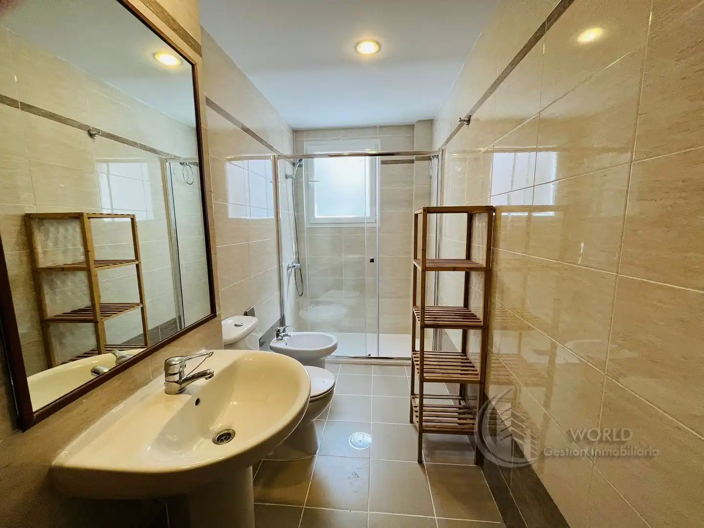 Baño de Piso de alquiler en Madrid con Aire acondicionado, Calefacción y Horno