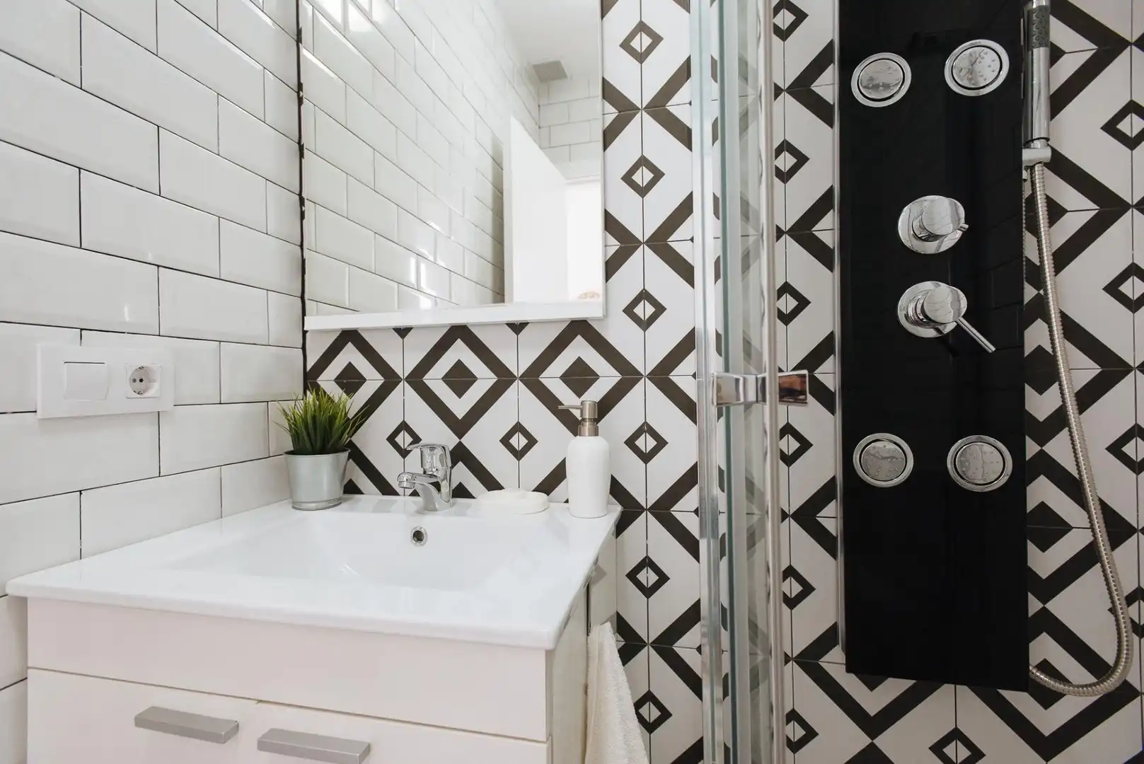 Bathroom of Detached homes for sale in Sevilla  with Air Conditioner, Heating and Private garden